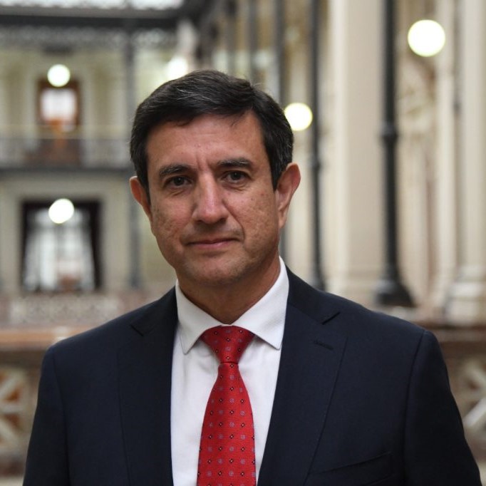 Profesor Jorge Sáez postula para ser fiscal judicial de la Corte Suprema