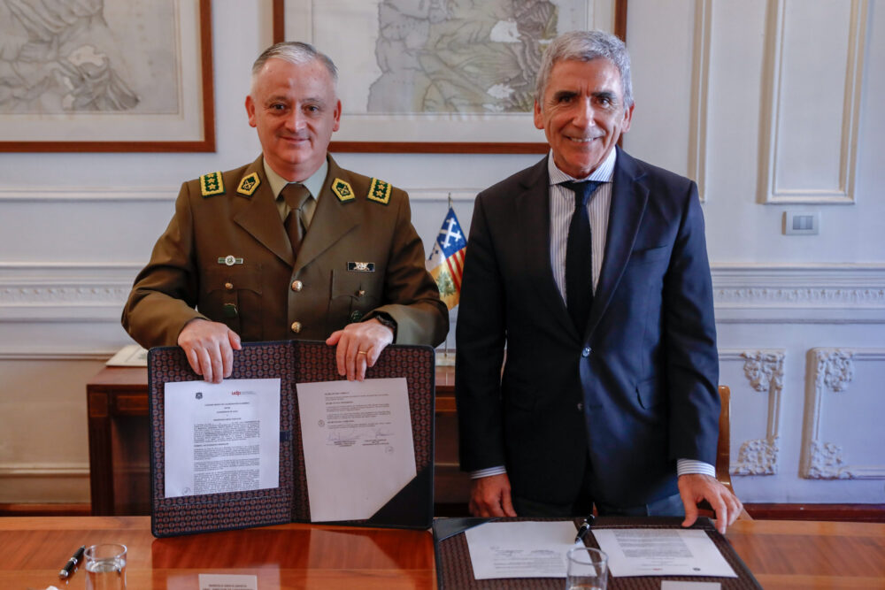 UDP y Carabineros de Chile formalizan acuerdo de colaboración académica