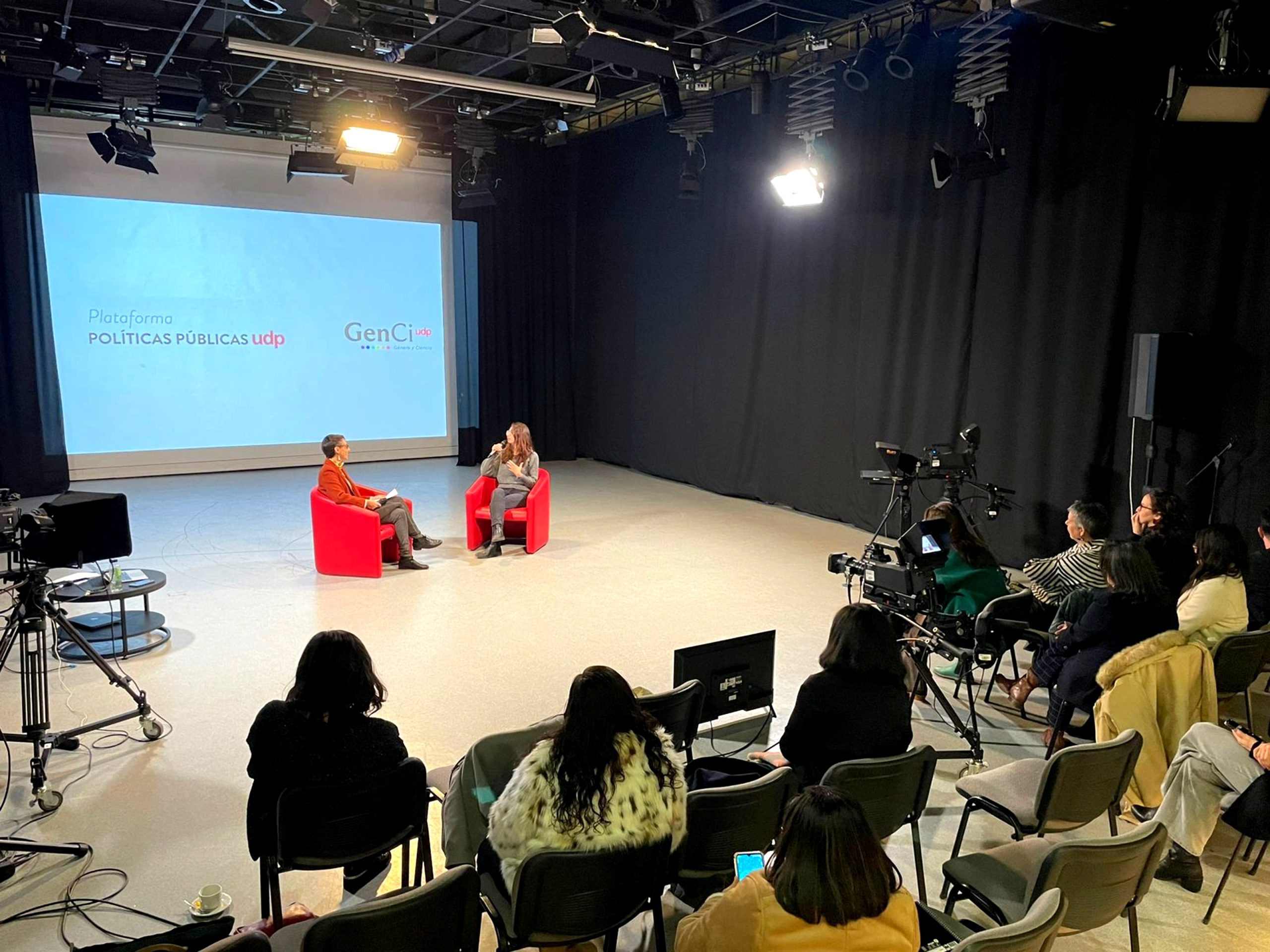 Académicas y académicos UDP participaron en taller de Media Training orientado a fortalecer la comunicación científica