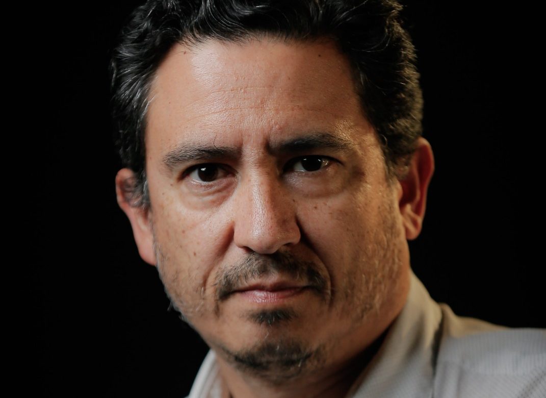Alumni UDP y académico de Periodismo presenta libro sobre el impacto de Los Prisioneros en Perú