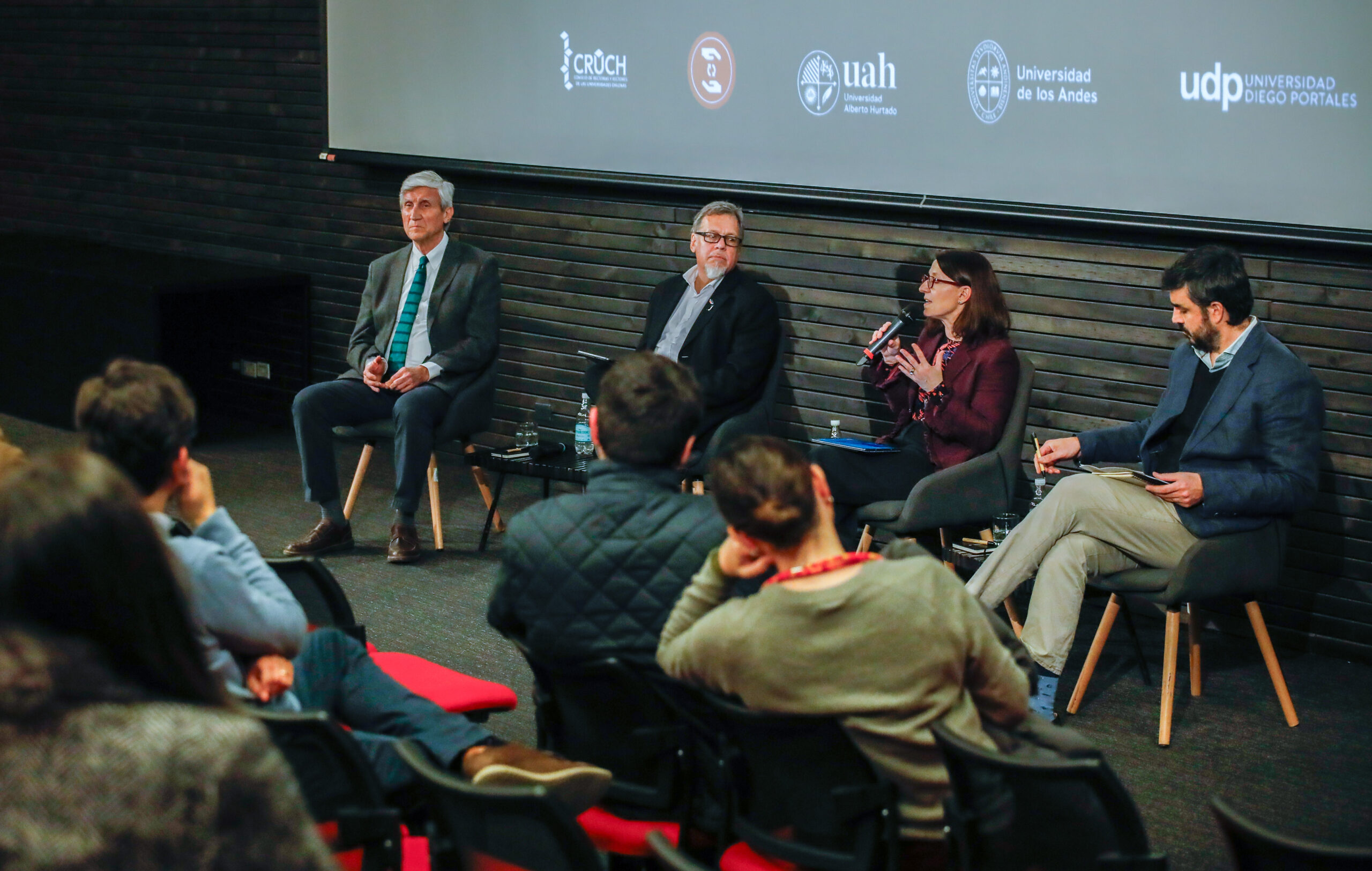 Comisión de Vinculación con el Medio del CruCh reflexiona sobre la importancia de generar incidencia en las políticas públicas desde la academia